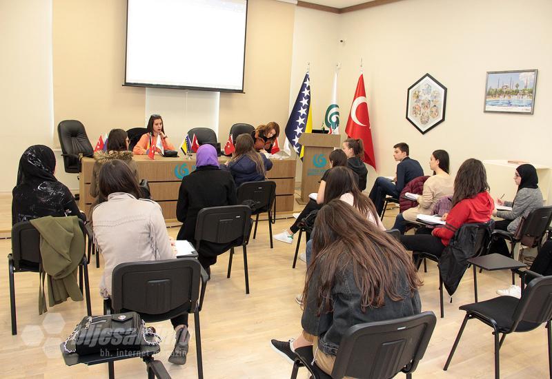 Azemina Ćimić osvojila prvo mjesto na takmičenju iz turskog jezika